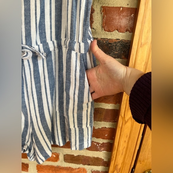 Gap Blue and White Striped Linen Blend Romper, size 8P - Picture 3 of 10